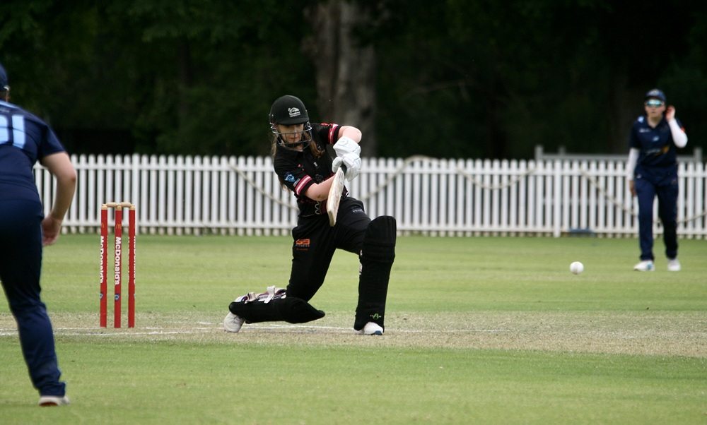 Amelia Crouch batting